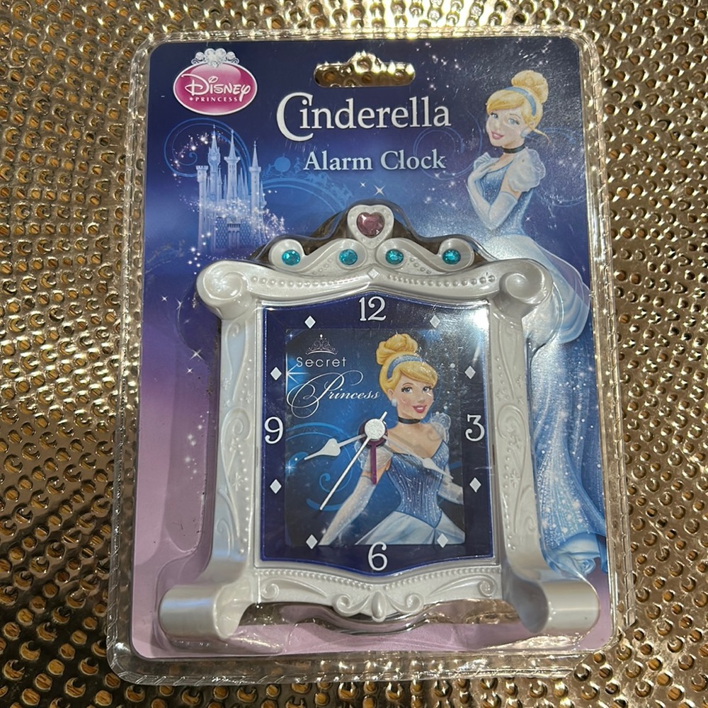 ❄️ Disney Cinderella Alarm Clock. Battery operated(1 AA battery) not included
